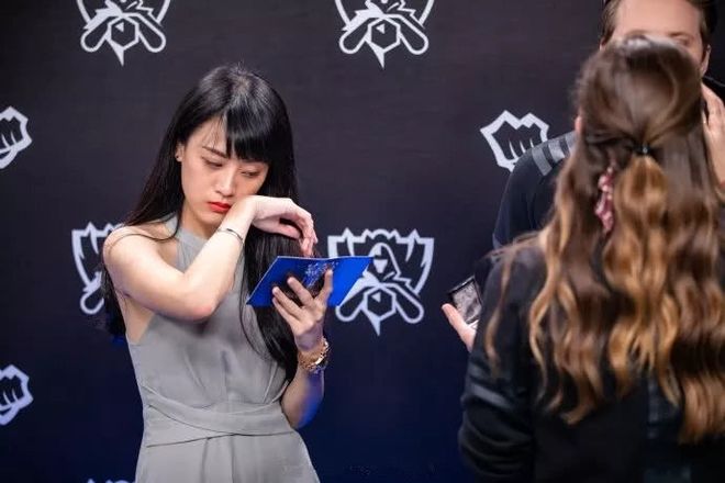 S赛选手赛后落泪,背后故事感人 S赛选手赛后落泪,背后故事感人