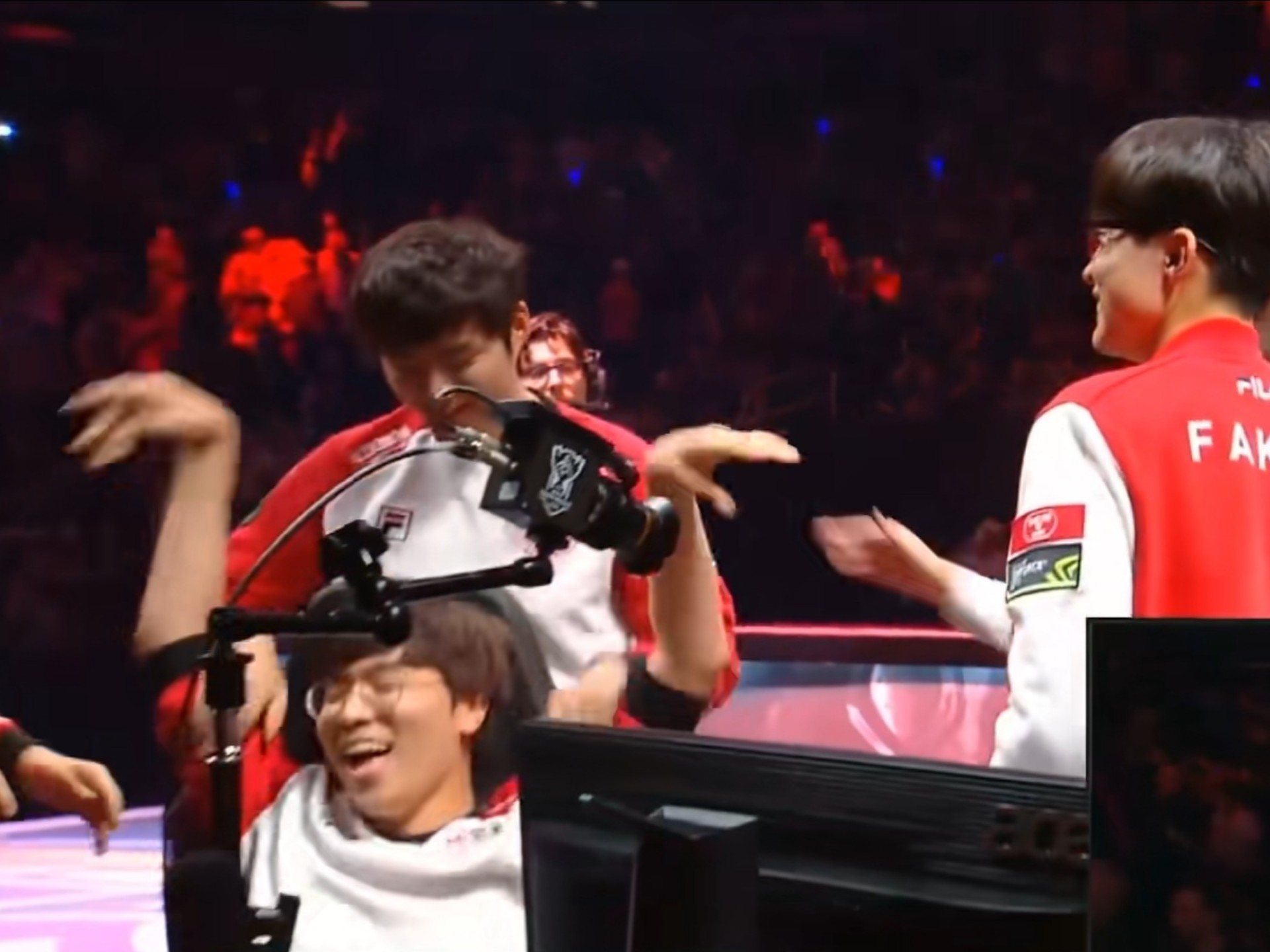 S赛选手赛后落泪,背后故事感人 S赛选手赛后落泪,背后故事感人