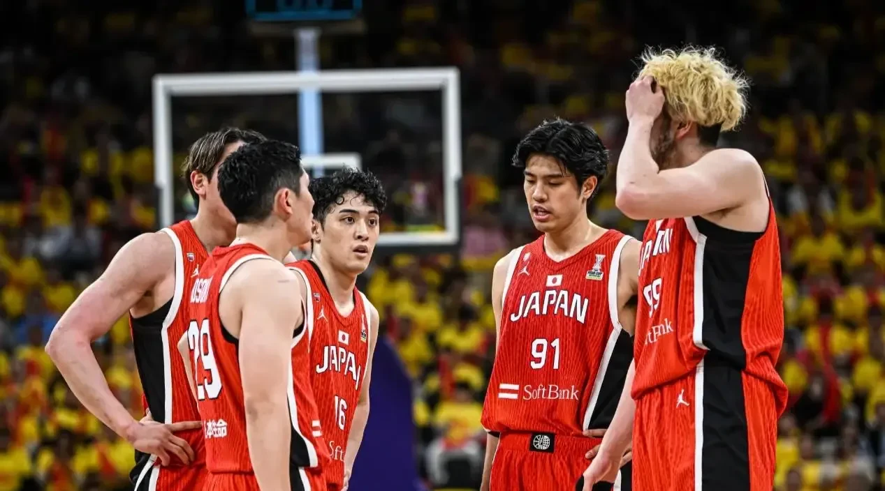 日本队完胜中国队，李梓嘉扛起全队