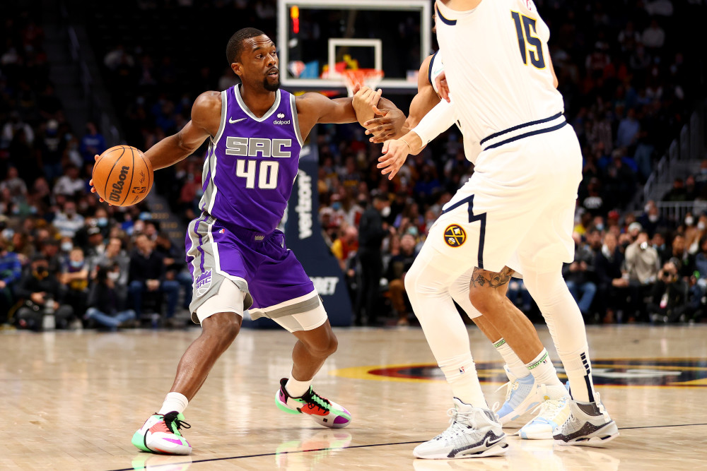 深圳队轻取太阳,福克斯扛起全队 深圳队轻取太阳,福克斯扛起全队