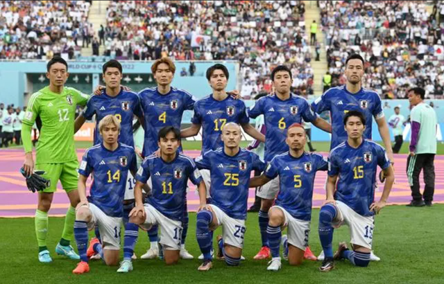 韩国队横扫日本队，黄鸭组合统治全场