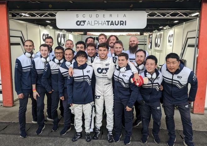 红牛二队横扫阿斯顿马丁，周冠宇扛起全队