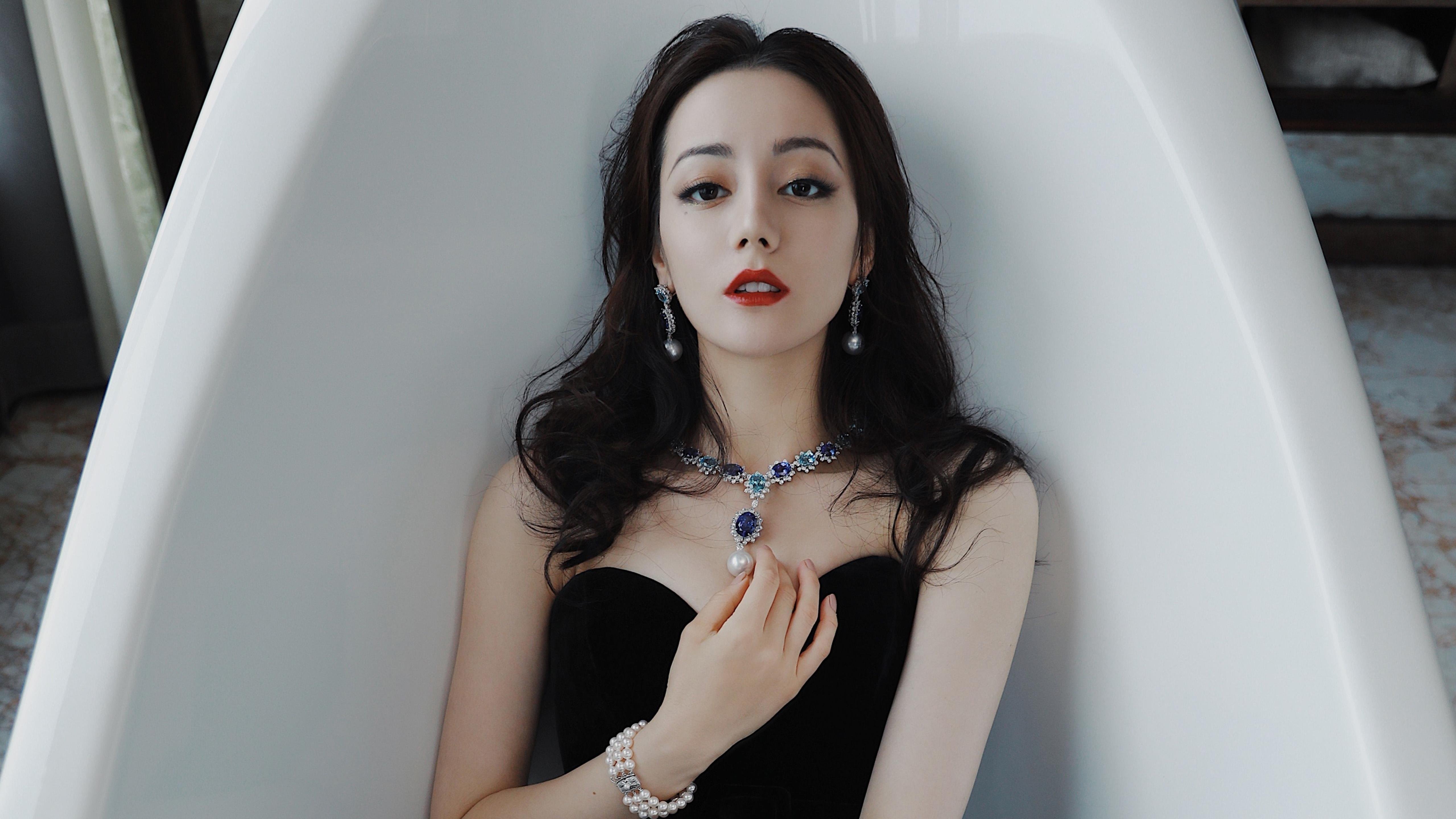 绿茵故事的两面性，当穆勒的冷静理性遇上中国队的铁血激情