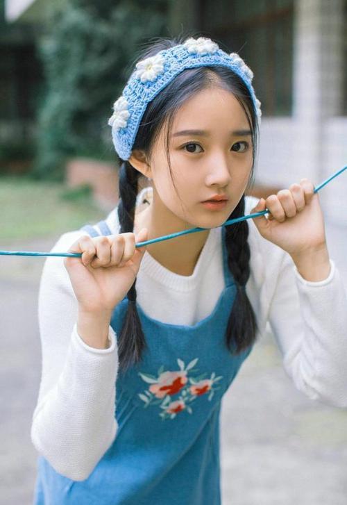非常有戏剧性。要写出唯一性,就不能只写一场普通的逆转,而是要聚焦于一个核心矛盾—英雄的独舞与团队的意志。塔雷米,这位原本应该代表伊朗的球星,为何会身披瑞士战袍?这本身就是一个足以引爆世界的终极悬念
